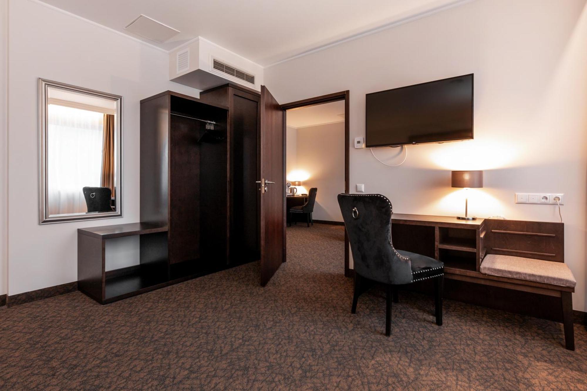 Adoryal Hotell Tallinn Eksteriør billede